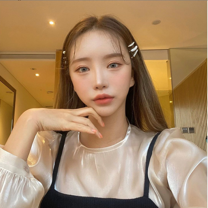 "Phụ nữ ai cũng muốn đẹp lên, vì vậy họ phẫu thuật thẩm mỹ chẳng có gì sai cả. Miễn sao họ cảm thấy hài lòng", "Mọi người sao vậy, tiền cô ấy chi, đau đớn cô ấy chị, giờ nổi tiếng là điều xứng đáng mà. Nếu không nói được gì tốt đẹp thì nên im lặng" - Dân mạng bình luận.