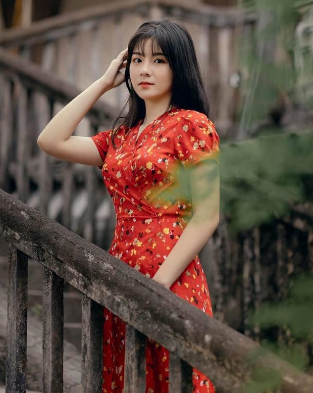 Bất ngờ được mọi người chú ý, Linh Chi cảm thấy vô cùng thích thú và khiêm tốn cho rằng bản thân chưa có gì nổi bật. Những lời cổ vũ của mọi người sẽ trở thành động lực để hot girl cố gắng hơn nữa trong tương lai.