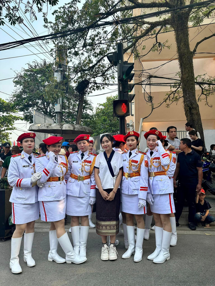 Là cô gái năng động, yêu thích khám phá những vùng đất mới, từ khi còn nhỏ, Maysaa đã ấp ủ ước mơ đi du học nước ngoài. Dù đỗ rất nhiều học bổng từ các nước, cô gái đã chọn Việt Nam làm nơi học tập và sinh sống.