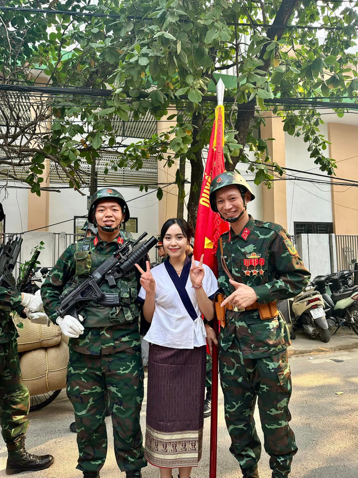 Những video nói tiếng Việt như người bản địa của cô nàng đã thu hút rất nhiều sự chú ý của netizen. Cô gái trẻ sử dụng vốn Tiếng Việt mình có để lập kênh Tiktok kết nối hai nước Việt Nam và Lào.