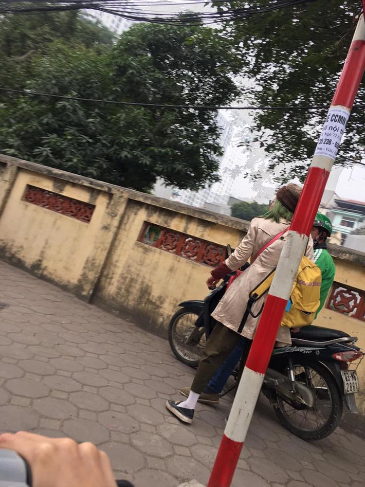 Mới đây, một fanpage trên mạng xã hội chia sẻ hình ảnh của "hot girl" Bella và cho biết cô nàng đã tái xuất tại Hà Nội và vẫn giữ trò quỵt tiền "thương hiệu" khiến nhiều người ngán ngẩm.