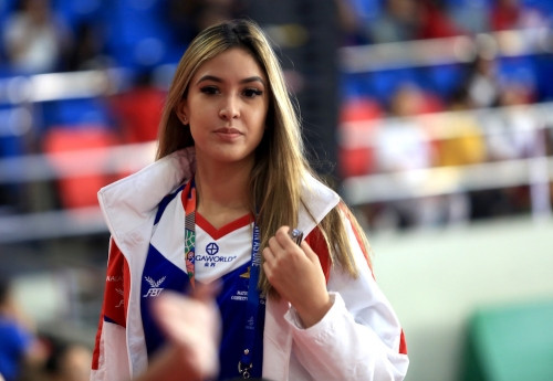 Từ khi lên 3 tuổi, Tubbs Casandre đã làm quen với môn võ Taekwondo và sớm bộc lộ khả năng võ thuật được thừa hưởng từ cha. Ở lứa tuổi học sinh, Tubbs Casandre Nicole đã tham gia nhiều kỳ thi Taekwondo như Mỹ Mở rộng, Đức Mở rộng, Hàn Quốc Mở rộng….