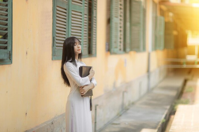 Lynk Lee là cái tên không còn quá xa lạ đối với khán giả Việt, anh chàng này từng "làm mưa làm gió" trên MXH với nhiều bài hát về tuổi học trò. Gần đây, thông tin về việc chuyển giới của Lynk Lee cũng luôn đón nhận được sự quan tâm lớn.
