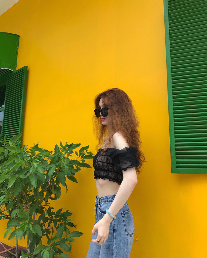 "Bạn bè ai cũng nói mình "lột xác thành người khác", nhận không ra luôn. Hiện tại mình thấy nhờ ngoại hình ưa nhìn hơn mà công việc buôn bán cũng thuận lợi, cuộc sống vui vẻ, dễ chịu hơn trước rất nhiều" - Cô nàng tâm sự. Mỹ Hạnh bộc bạch cô cảm thấy quyết tâm phẫu thuật thẩm mỹ của mình là hoàn toàn xứng đáng và sẽ tiếp tục duy trì chế độ sinh hoạt, ăn uống khoa học để giữ gìn sức khoẻ, nhan sắc luôn tươi trẻ, tràn đầy sức sống.