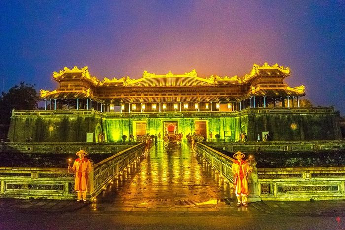 Thành phố Huế là một địa điểm không thể bỏ qua bởi những địa điểm hấp dẫn, không gian yên bình tại đây. Hơn nữa, thời tiết ở thành phố này đang khá nắng nóng nên virus dịch bệnh cũng khó phát triển.