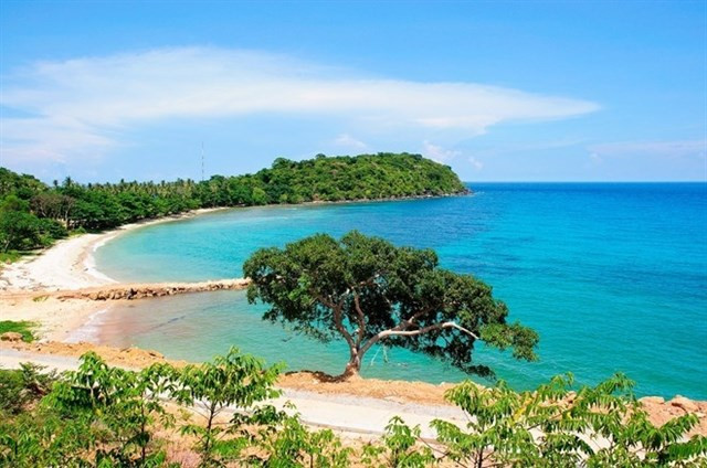 Đảo Thổ Chu, huyện Phú Quốc, tỉnh Kiên Giang là nơi an toàn giữa tâm dịch COVID-19 bởi đây là khu vực quân sự, không phải ai cũng được lên đảo. Trước khi lên đảo, du khách phải xin giấy phép của biên phòng và lưu ý vì không phải địa điểm nào cũng được thoải mái chụp ảnh.