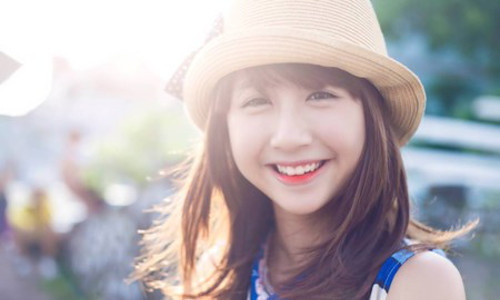 Dương Thể Ny, cô là nữ sinh ĐH Quốc tế RMIT, từng khiến dân mạng ngỡ ngàng trước vẻ đẹp nhẹ nhàng, nữ tính. Không chỉ có nụ cười mỉm thiên thần, Ny còn sở hữu đôi mắt đẹp, vô cùng cuốn hút.