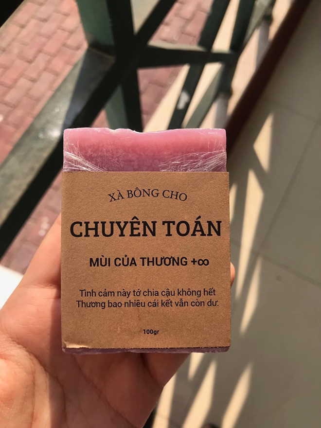 Thậm chí nhiều người còn hy vọng rằng sẽ sớm có những bánh xà bông thú vị như vậy cho những bộ môn học "khó nhằn" như Triết học.