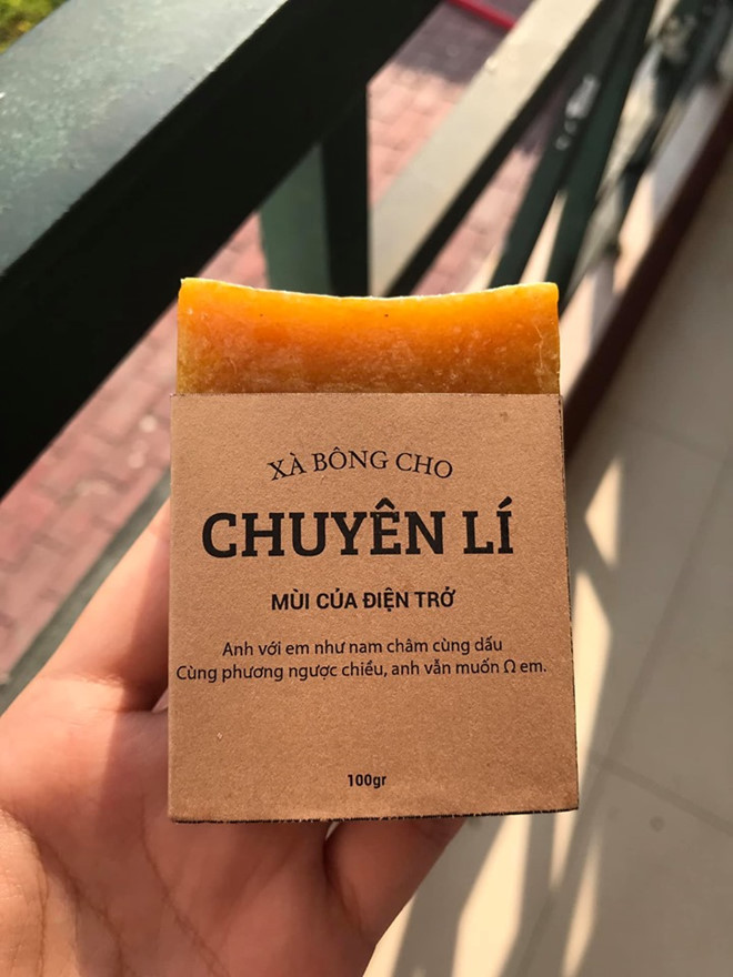 Một bánh xà bông "ngập tràn mùi thính" nhưng vẫn chứa cả 1 bầu trời tri thức.