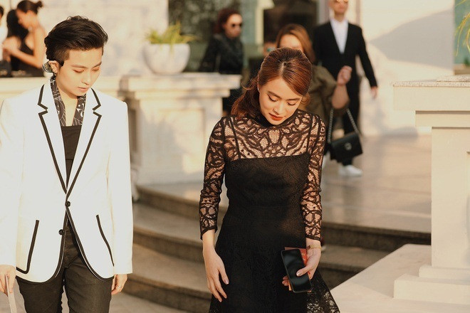 Khoảng một năm nay, giọng ca 8X bị đồn hẹn hò Gil Lê, song cả hai chọn cách im lặng.