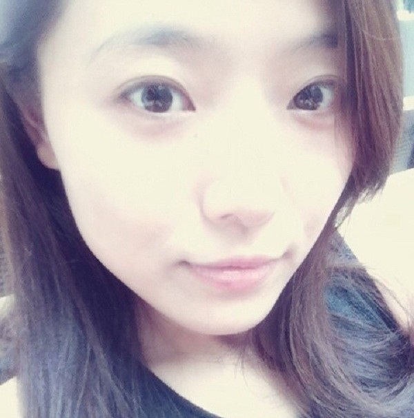 Mặc dù đã 42 tuổi nhưng Liu Fei có vẻ ngoài khá trẻ và không chêch lệch mấy với Zhang Chao.