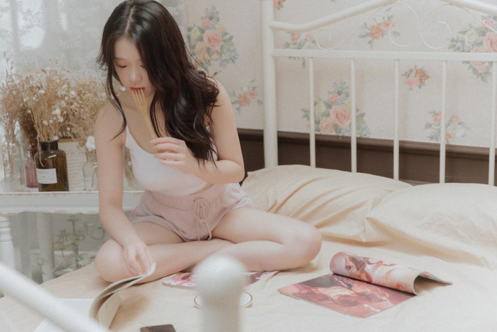 "Trông giống các hot girl Hàn Quốc thật, Linh Ka càng ngày càng xinh, lại không chiêu trò hay ra MV để nổi tiếng như trước nữa nên mình rất ủng hộ và yêu mến em", "Xinh thế này phát triển con đường mẫu ảnh, diễn viên chuyên nghiệp cũng sẽ sớm thành công" - Dân mạng bình luận.