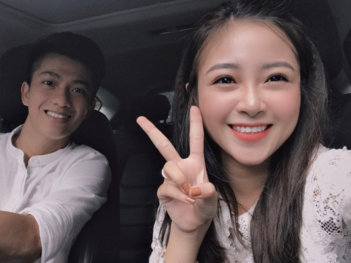 Cách đây vài tháng, cả hai bất ngờ lần lượt huỷ theo dõi nhau trên Instagram. Phan Văn Đức cũng công khai hẹn hò với hot girl xứ Nghệ - Nhật Linh.