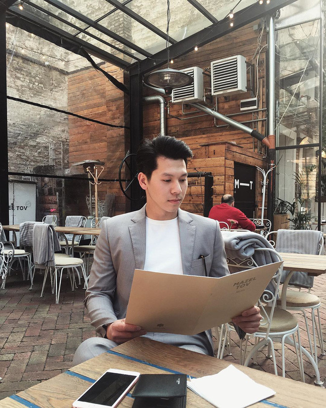 Tuấn Hải có cuộc sống cực sang chảnh ở nước ngoài. Anh thường xuyên đi du lịch, check-in nhà hàng sang trọng.