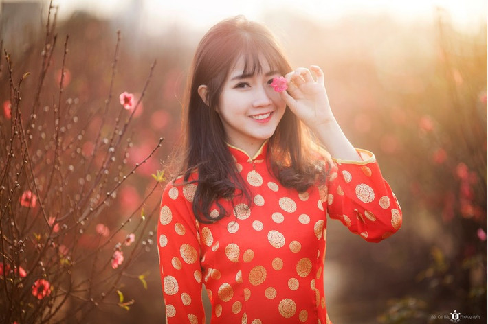 Muốn có một bộ ảnh đẹp chỉ cần lên đồ thật xinh rồi chọn một "nháy" có tâm, còn khung cảnh tại bãi đá sông Hồng thì rất đa dạng, chẳng bao giờ thiếu. Đó là lý do mà nơi đây được nhiều người lựa chọn đến vậy.