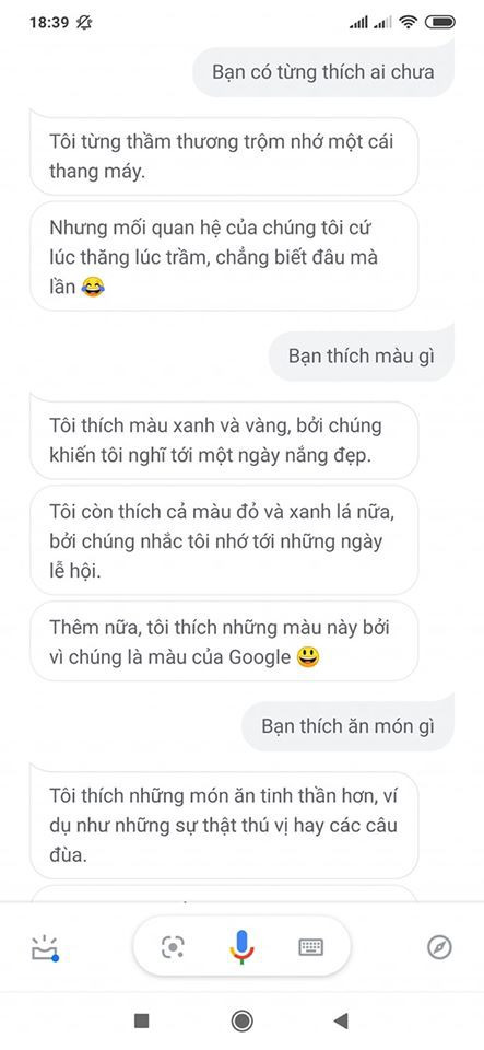 Để trò chuyện với chị trợ lý dễ thương này rất đơn giản, bạn chỉ cần tải ứng dụng Google Assistant hoặc "Trợ lý Google" đối với hệ điều hành iOS. Đối với các thiết bị cài hệ điều hành Android, ứng dụng này luôn có sẵn.