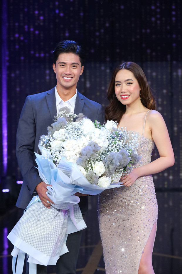Mina Nguyễn năm nay 27 tuổi vừa xuất hiện làm nữ chính Người ấy là ai tập 11 mùa 3. Cô nàng quen mặt với công chúng với công việc Beauty blogger, hiện đang sở hữu kênh Youtube có trên 110 ngàn lượt đăng kí với những video về làm đẹp, thời trang và cuộc sống hàng ngày.
