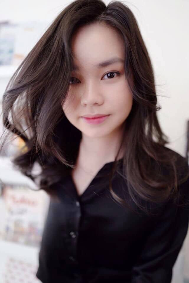 Phần đông dân mạng khen ngợi cô gái 15 tuổi có thần thái tự nhiên đúng độ trăng rằm.