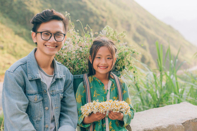 Hà Giang là điểm đến không chỉ thu hút du khách bởi cảnh sông núi hữu tình, mà còn để lại ấn tượng với nhiều người bằng vẻ đẹp hồn nhiên, trong sáng của những bé gái dân tộc.