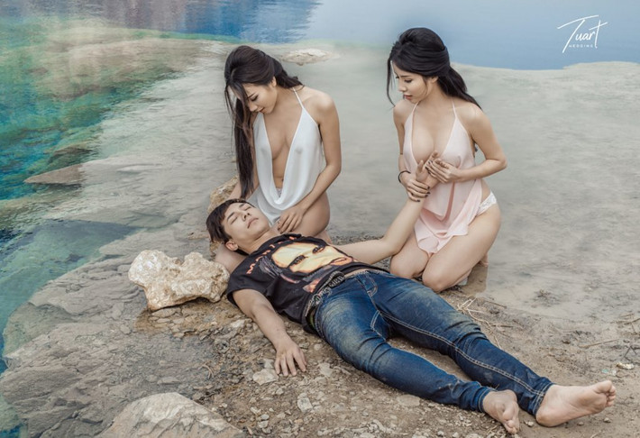 Trong bộ ảnh, Quỳnh diện trang phục mỏng tang, thậm chí thả rông, tạo dáng ỡm ờ phản cảm.