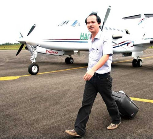 Năm 2007, ông Đoàn Nguyên Đức gây sốc với mọi người khi phá bỏ 5ha cao su và bỏ tiền tỉ để liên kết với CLB Arsenal xây học viện bóng đá HAGL Arsenal JMG. Thời điểm đó, tất cả mọi người đều cho rằng ý tưởng của bầu Đức là điên rồ và không thể thực hiện được nhưng ông vẫn quyết tâm làm.
