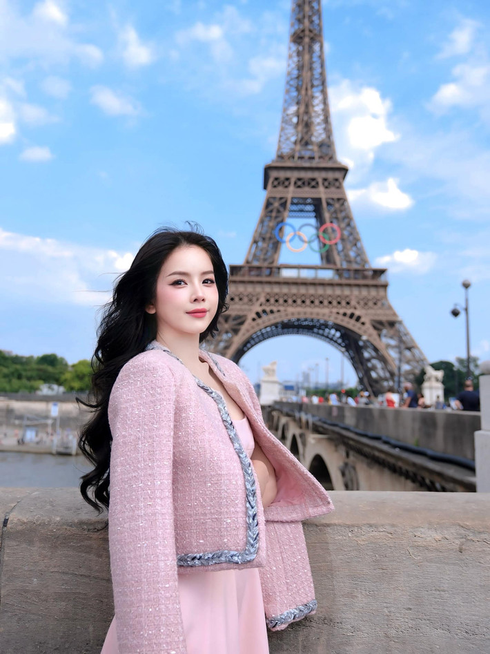 Mie sở hữu tài năng chơi nhạc vượt trội cùng ngoại hình xinh đẹp, phong cách cá tính, quyến rũ. Chính điều này đã giúp nữ DJ ghi điểm tuyệt đối trong lòng người hâm mộ.