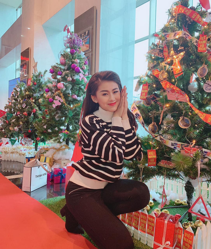 Ngọc Mai quê ở Hải Phòng, từng là sinh viên Đại học Văn Hóa Hà Nội. Hot girl là gương mặt quen thuộc từ chương trình "Nóng cùng World Cup" năm 2018 và là đại diện của Thuỵ Sĩ.