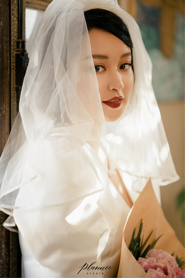 Sau một cuộc hôn nhân đổ vỡ, nhiều người hy vọng cô có thể tìm thấy hạnh phúc đích thực của mình với người chồng hiện tại.