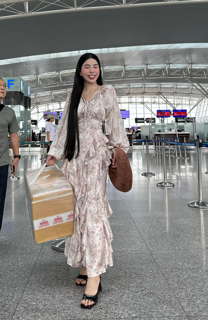 Gương mặt của Hằng Du Mục cũng được khen là đẹp kiểu sang trọng với đôi mắt to dài, môi mọng kiểu phương Tây.