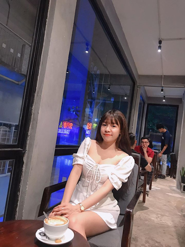 Yến Xuân và Văn Lâm nhiều lần cùng xuất hiện trong bức ảnh chụp chung khi gia đình bạn trai sang Thái Lan thăm thủ môn ĐTQG Việt Nam.
