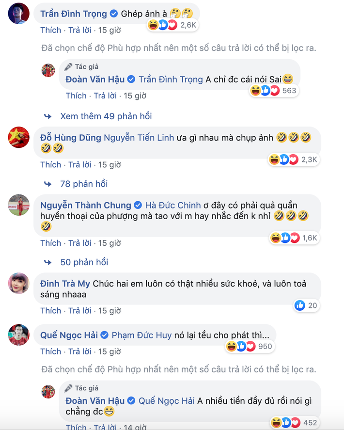 Đỗ Hùng Dũng không ngần ngại tố Văn Hậu và Công Phượng "giả tạo" khi không ưa nhau mà cũng chụp ảnh. Trong khi đó Thành Chung và Đức Chinh lại "bóc phốt" Công Phượng cho rằng anh có một chiếc quần mà diện đi diện lại, không chịu thay.