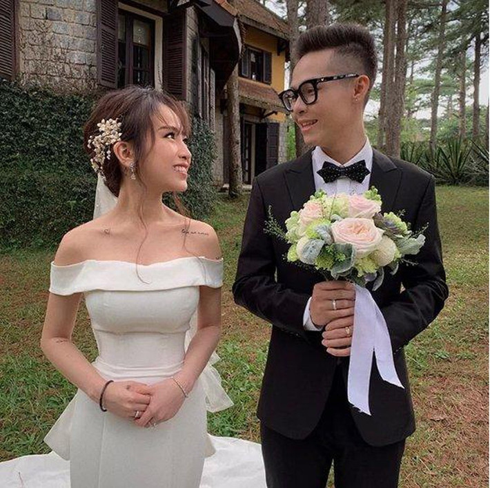 Ngày 15/8, Joyce Phạm đăng hình với dòng caption: "Chụp hình chuẩn bị cho một ngày quan trọng nhất trong đời".