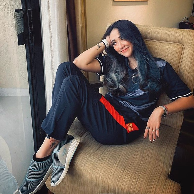 HLV Nguyễn Thu Hà sở hữu nhan sắc vô cùng xinh đẹp, không kém bất kỳ hot girl nào.