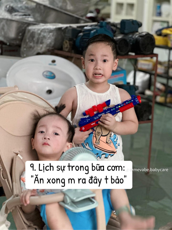 Nhất quyết là phải lịch sự trong bữa cơm nhé.
