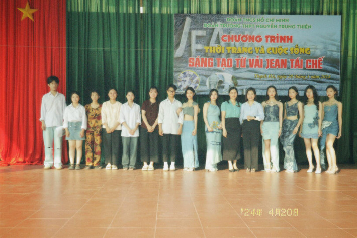 Nhiều người không khỏi xuýt xoa trước "tài không đợi tuổi" của những bạn học sinh.