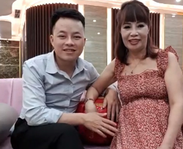Tuy nhiên, vì tình vợ chồng, Thu Sao đã quyết định tha thứ để duy trì gia đình yên ổn như hiện tại.