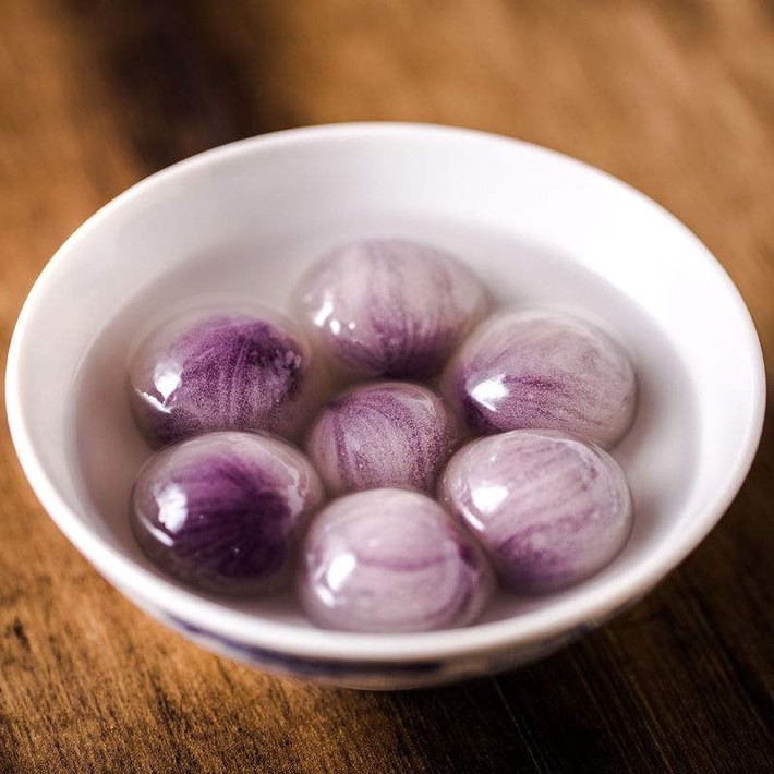 Vào Tết Hàn thực (3/3 âm lịch) hàng năm, người dân thường dâng bánh trôi, bánh chay để bày tỏ lòng thành với tổ tiên, cầu mong một năm an lành, mưa thuận gió hòa. Năm nay, một công thức bánh trôi mới được khám phá chắc chắn sẽ rất được lòng chị em yêu bếp.