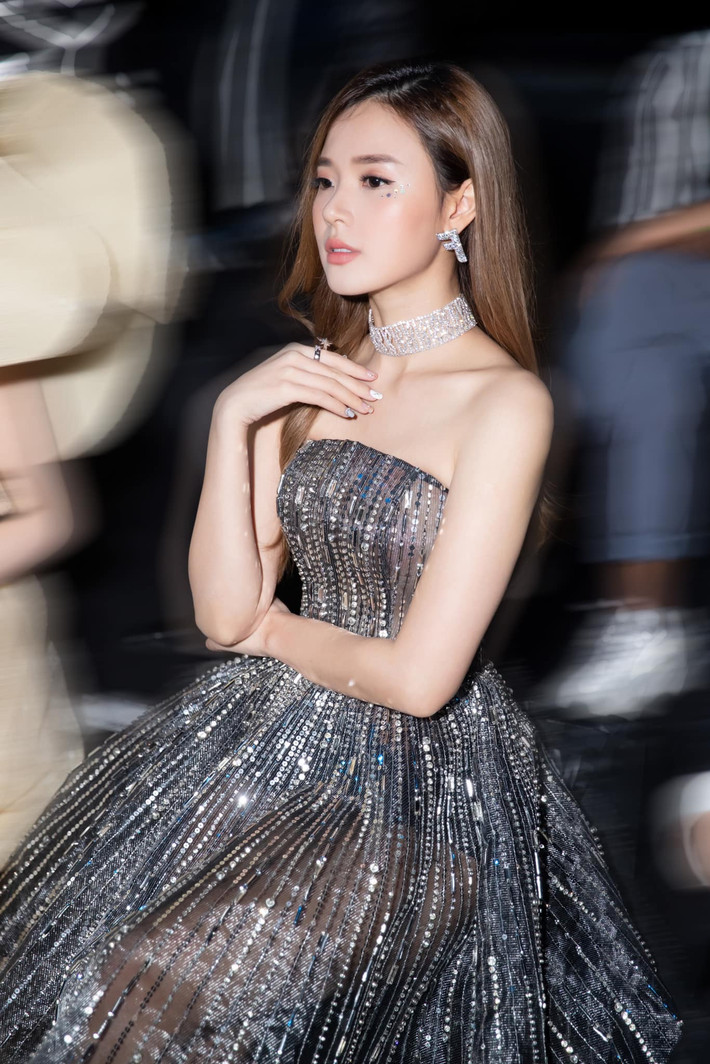 Suốt nhiều năm hoạt động trong showbiz, Midu luôn giữ hình ảnh trong sáng, thánh thiện và có đời tư sạch scandal. Hot girl cũng chưa từng có bất kỳ phát ngôn, hành động gây sốc nào.