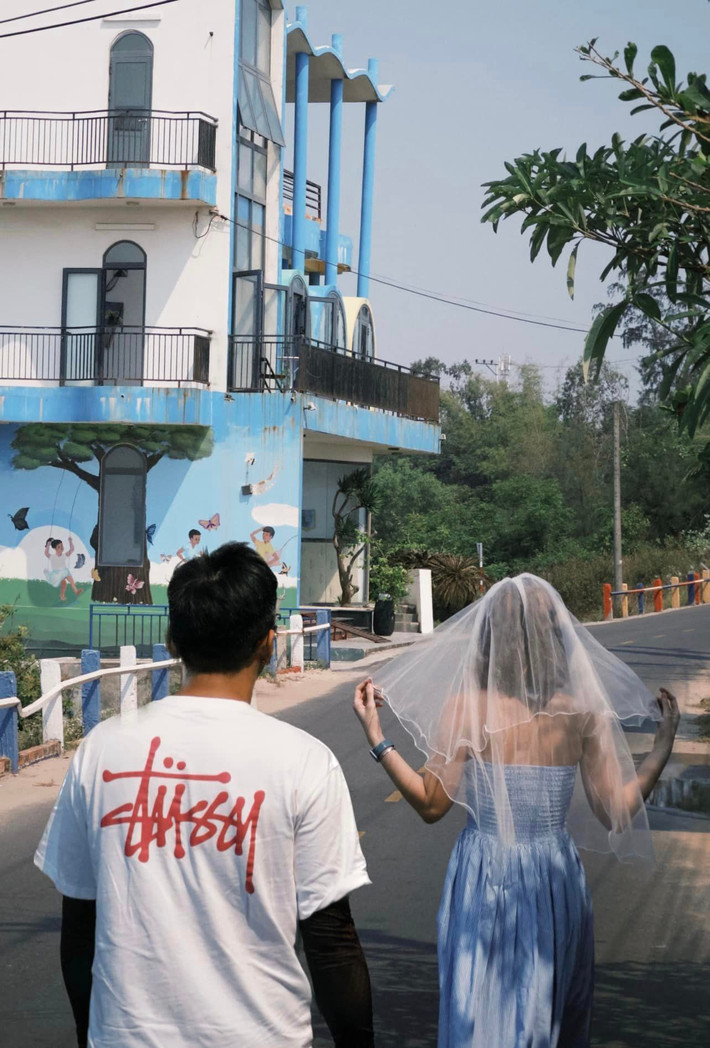 Lịch trình của cặp đôi được ghi lại tỉ mỉ, chi tiết. Ngày 1: Sài Gòn - Phan Thiết - Vĩnh Hy - Nha Trang.