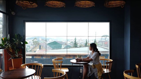 Nhiều quán cafe ở Đà Lạt được đầu tư vị trí, nội thất theo nhiều concept đa dạng, phục vụ các tín đồ sống ảo.
