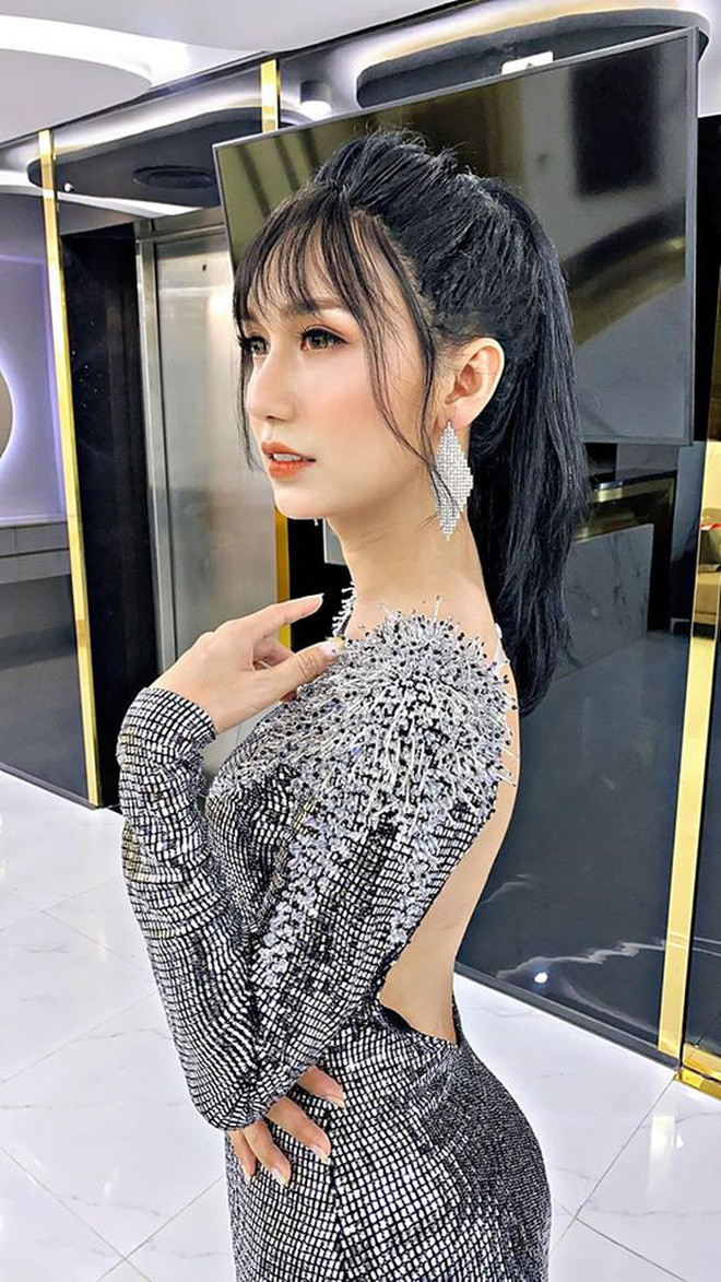 Sau lần chuyển giới thành công, mới đây Lynk Lee đã chính thức trở lại trên sân khấu với vai trò ca sĩ và khuấy động không khí bằng những bản hit một thời của mình.