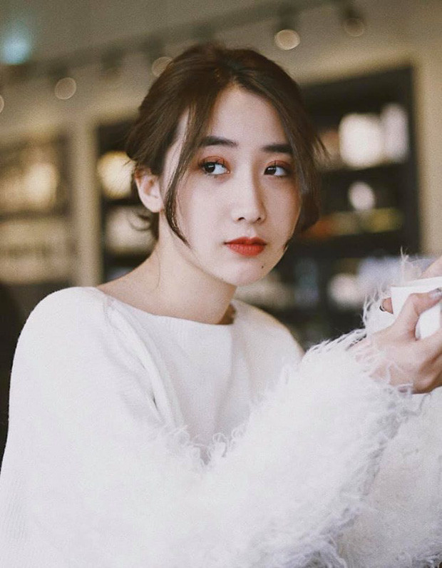 Lên sóng Người ấy là ai tập 6, Kiều Ly make up với tông cam nhẹ nhàng, mái tóc buộc đuôi ngựa gọn gàng tôn lên nhan sắc kiều diễm.