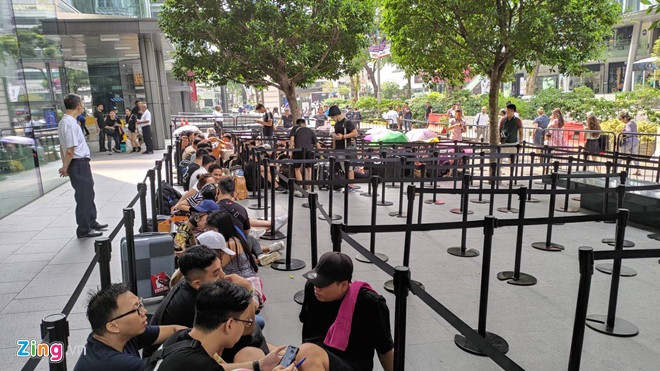 Các tín đồ công nghệ và chủ shop điện thoại có những kế hoạch để mang iPhone 11 về Việt Nam một cách sớm nhất để thỏa mãn đam mê công nghệ của mình và phục vụ khách hàng.