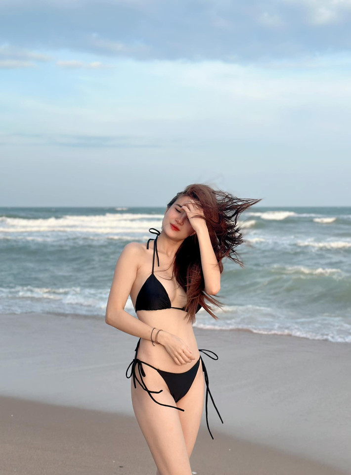 Hiện tại Khánh Chi đang làm việc tại TP.HCM, cô sống độc thân và nuôi con.