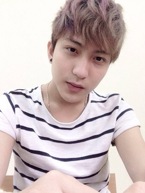 Bê Trân là hot boy được các bạn tuổi teen biết đến với vai trò là người mẫu ảnh cho những tạp chí dành cho lứa tuổi này. Sở hữu một gương mặt đẹp cùng nước da trắng, Bê Trần nhanh chóng gây dựng được vị thế của mình trong lòng fan hâm mộ.