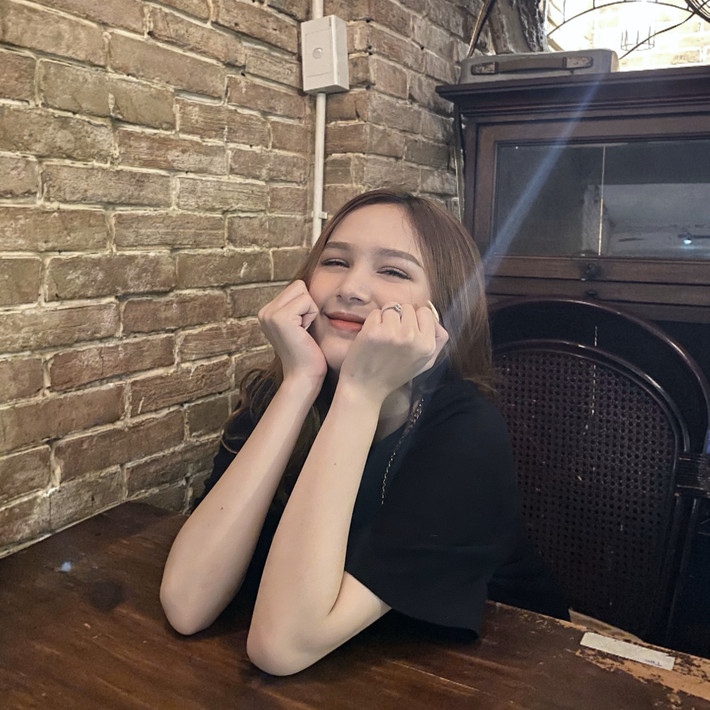 Dưới phần bình luận, nhiều bạn bè, người thân đã bày tỏ quan điểm ủng hộ, hy vọng cô nàng sẽ sớm vượt qua được scandal vạ miệng này.