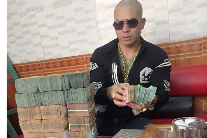 Quang Rambo bị bắt hồi tháng 8/2019 vì hành vi cưỡng đoạt tài sản khi có hành vi côn đồ, đòi nợ thuê. Trước đó, Quang Rambo và băng nhóm tổ chức bảo kê, đòi nợ thuê, cho vay nặng lãi.