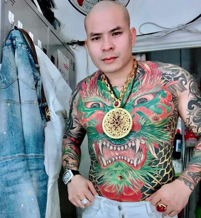 Dân mạng "tức điên" khi Quang Rambo ngang nhiên livestream khoe của, chửi bới, hoạt động tín dụng đen trên MXH và tự hào khoe cuộc sống giang hồ.