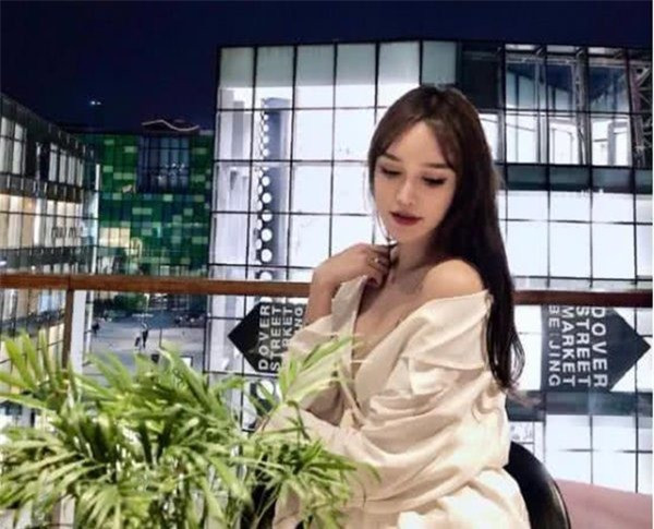 Việc này càng khiến dân mạng phẫn nộ hơn bởi hành động của mẹ Ngô Hiểu Thần là vô trách nhiệm, không quan tâm đến sức khoẻ của con dù bà không hề có ý xấu.