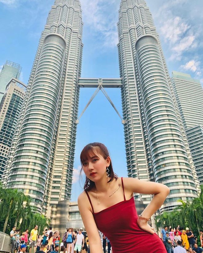 Nhiều cư dân mạng nhận xét Thúy Ngân gây ấn tượng bởi đôi mắt to, sống mũi cao cùng làn da trắng.